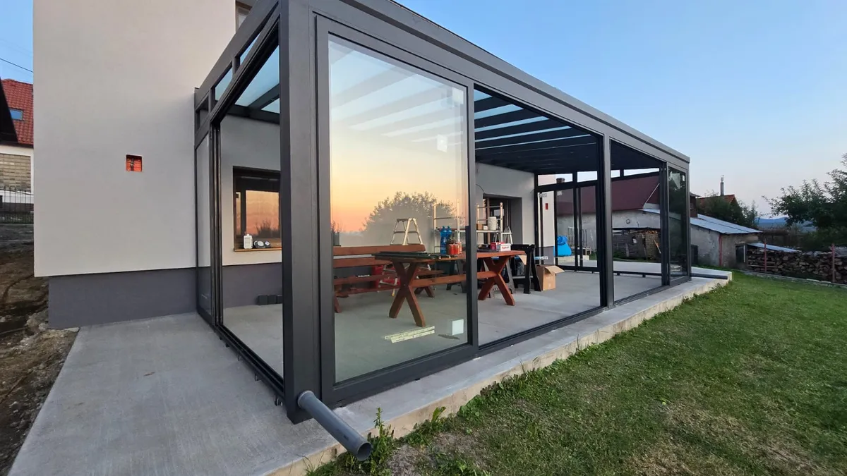 Nové plastové okno po dokončenej montáži, Prešov
